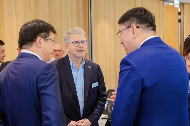 2024年上海国际仲裁中心仲裁员调解员大会(香港站)圆满落幕——全球仲裁专家共聚香江,探讨国际仲裁新趋势2.webp.jpg